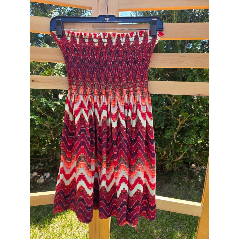 Women's sz Medium Red Orange Chevron Smocked Strapless Tube Top Summer